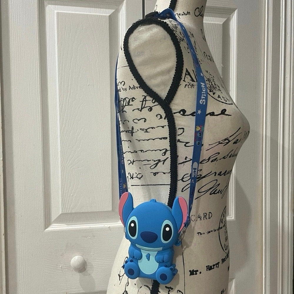 Disney Lilo & Stitch Blue Silicone 3D Character Crossbody Bag with Lanyard Strap - Picture 4 of 7